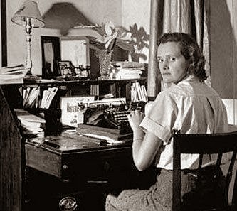 The Writing Desk: Daphne du Maurier's Writing Habits